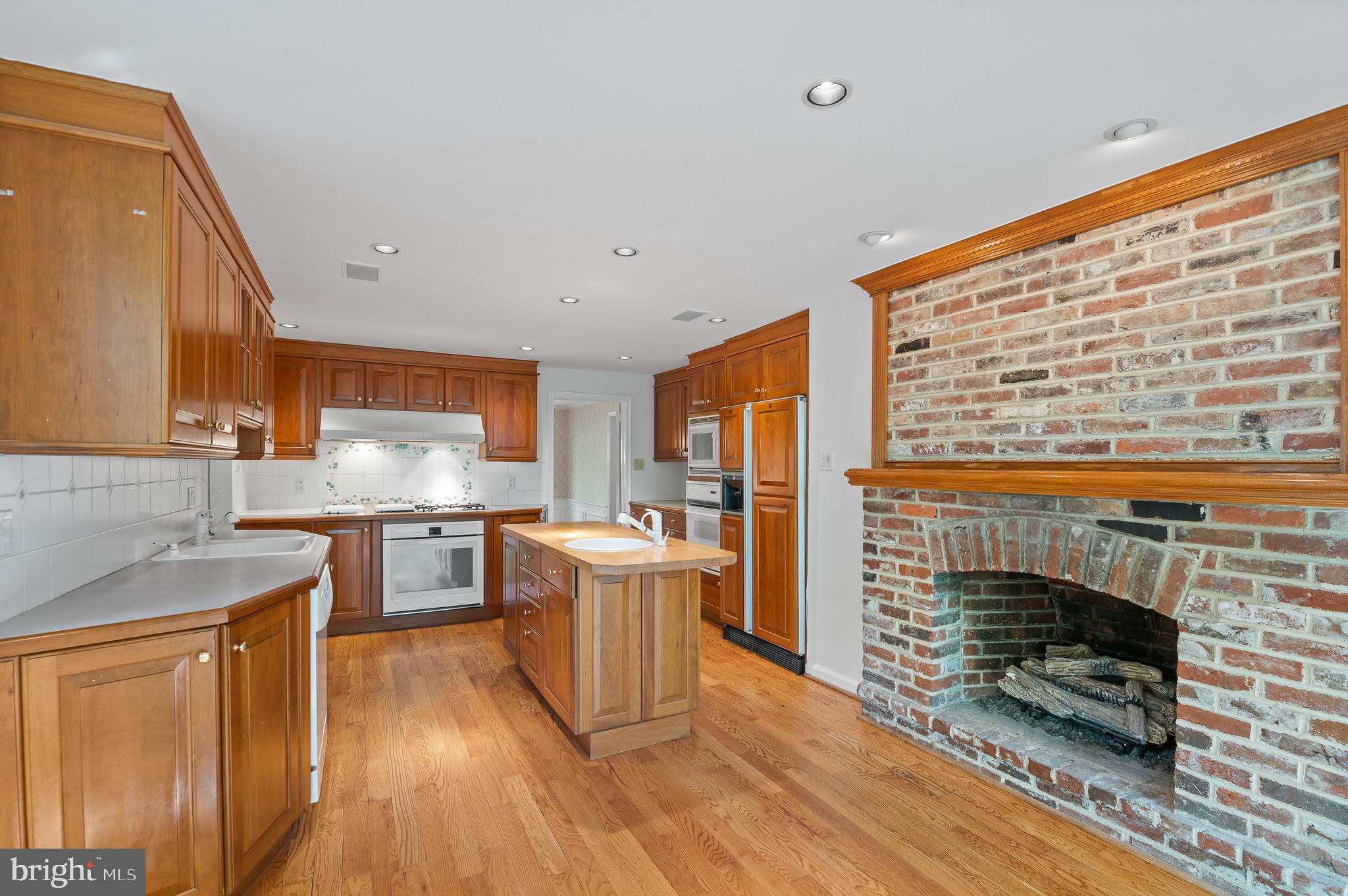 470 Bair Road Berwyn, PA 19312 - Photo 28 of 70 Large Kitchen with Gas Fireplace