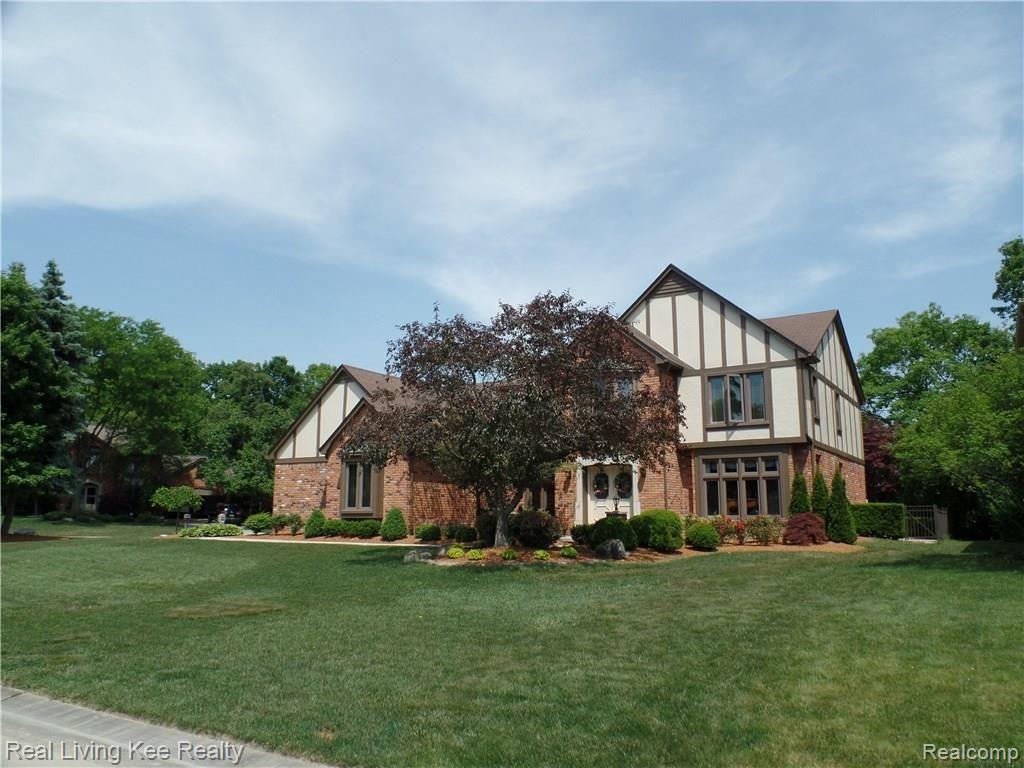 1810 Snowden Circle Rochester Hills, MI 48306 - Photo 2 of 46