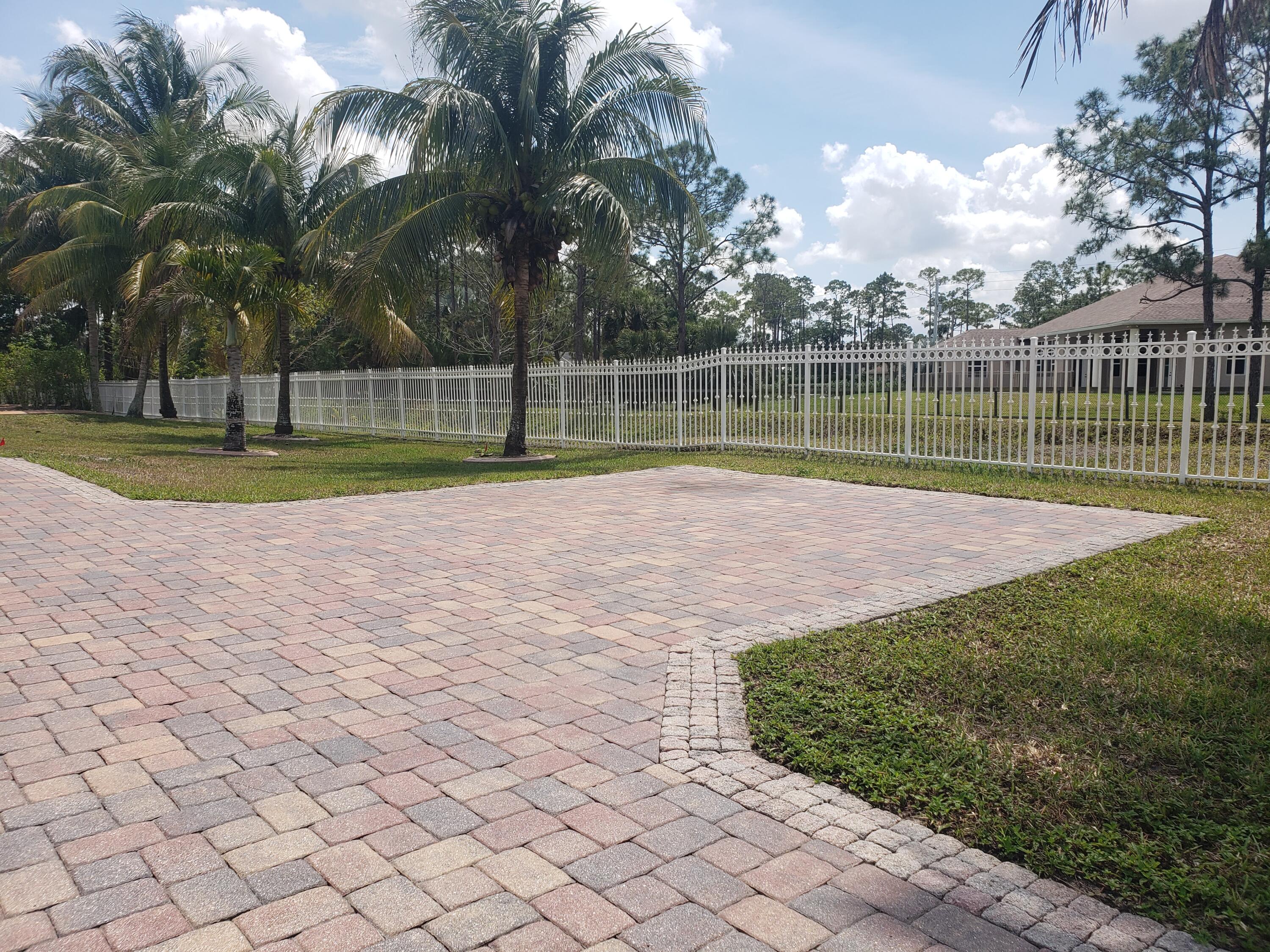 7260 Grapeview Boulevard Loxahatchee, FL 33470 - Photo 27 of 36 Parking
