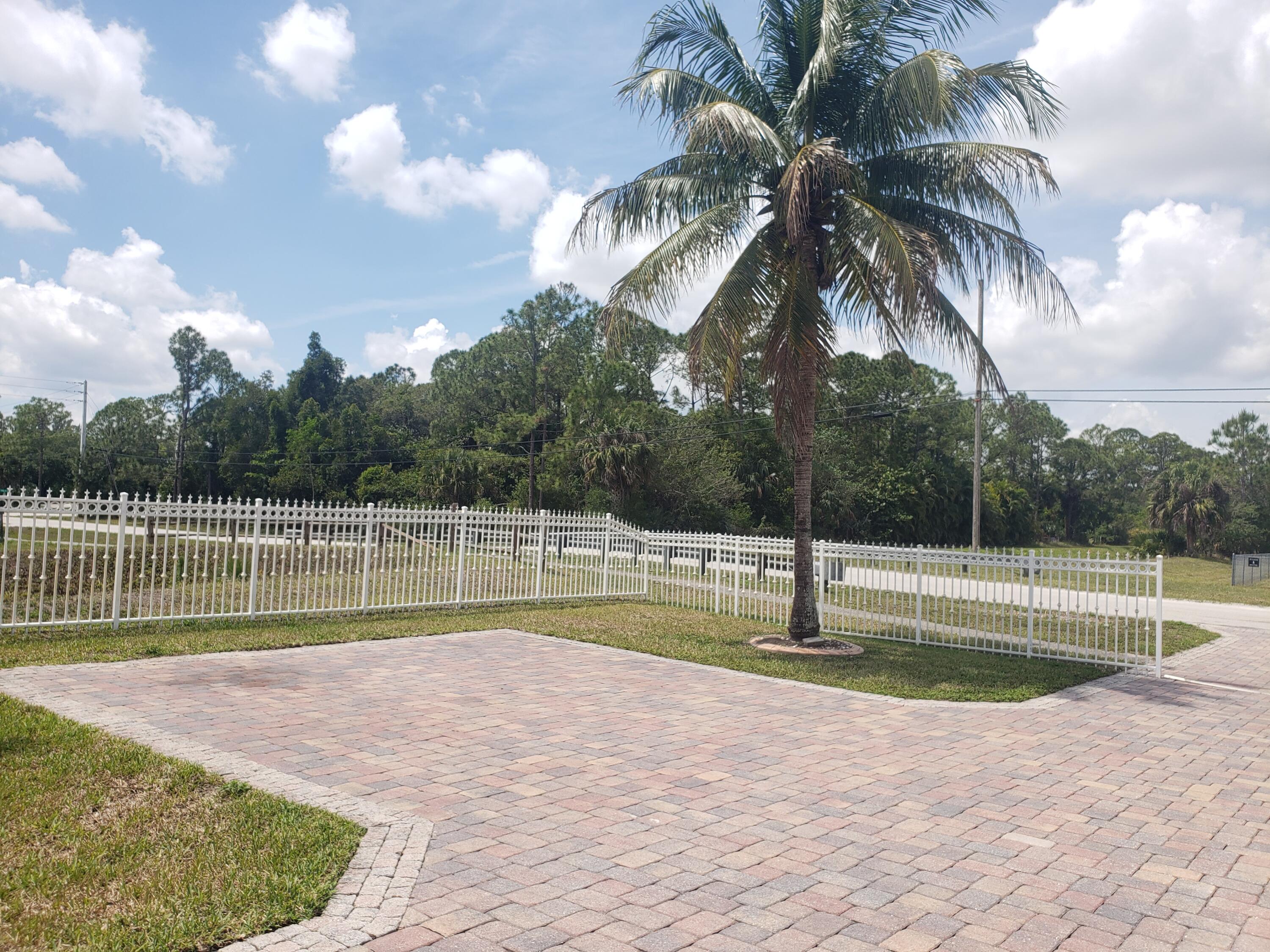 7260 Grapeview Boulevard Loxahatchee, FL 33470 - Photo 33 of 36 Parking