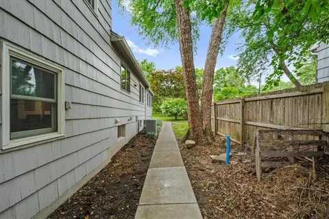 $425,000 | 6221 Delmar Street, Fairway, KS 66205