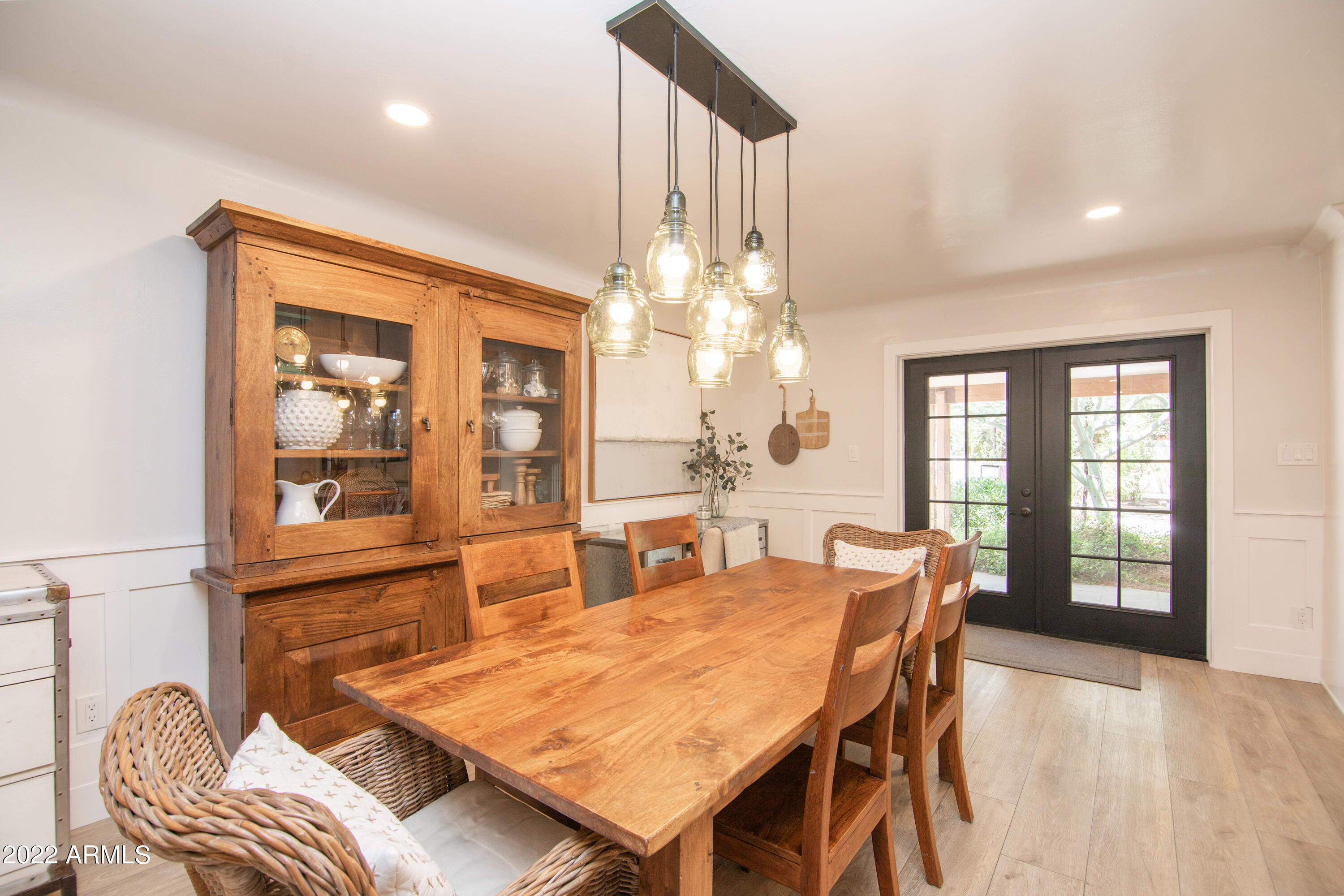 11044 North 36th Street Phoenix, AZ 85028 - Photo 12 of 49 a dining room with furniture and window