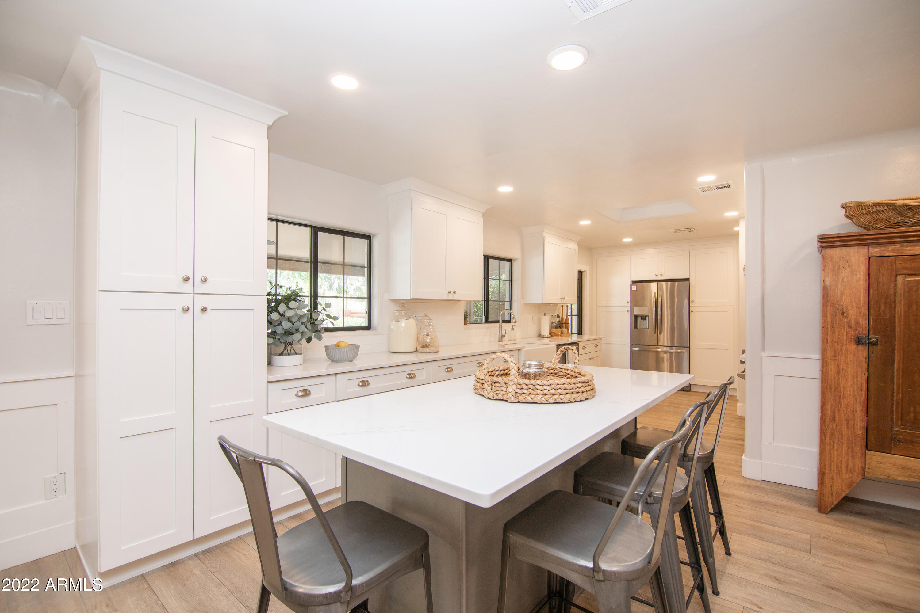 11044 North 36th Street Phoenix, AZ 85028 - Photo 15 of 49 a dining room with stainless steel appliances kitchen island a table and chairs