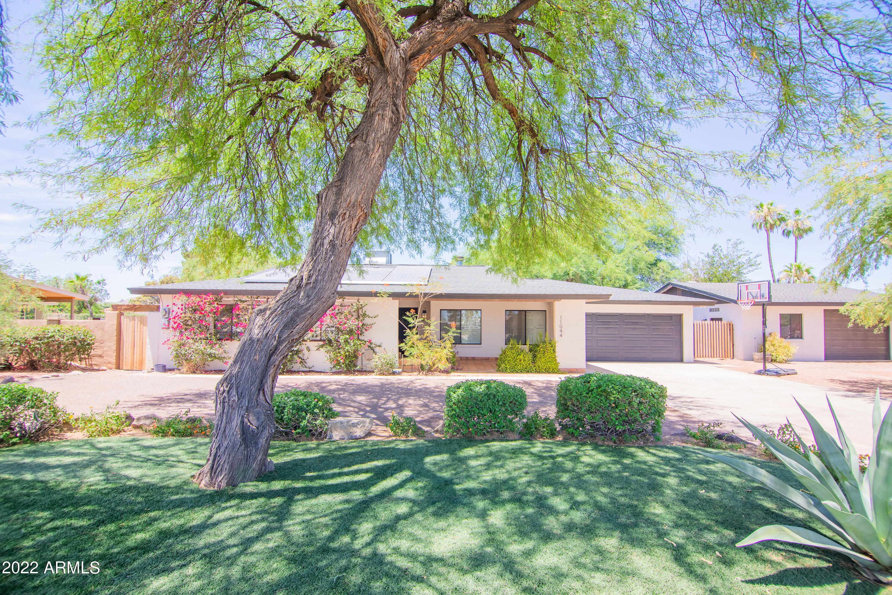 11044 North 36th Street Phoenix, AZ 85028 - Photo 2 of 49 front view of a house with a yard