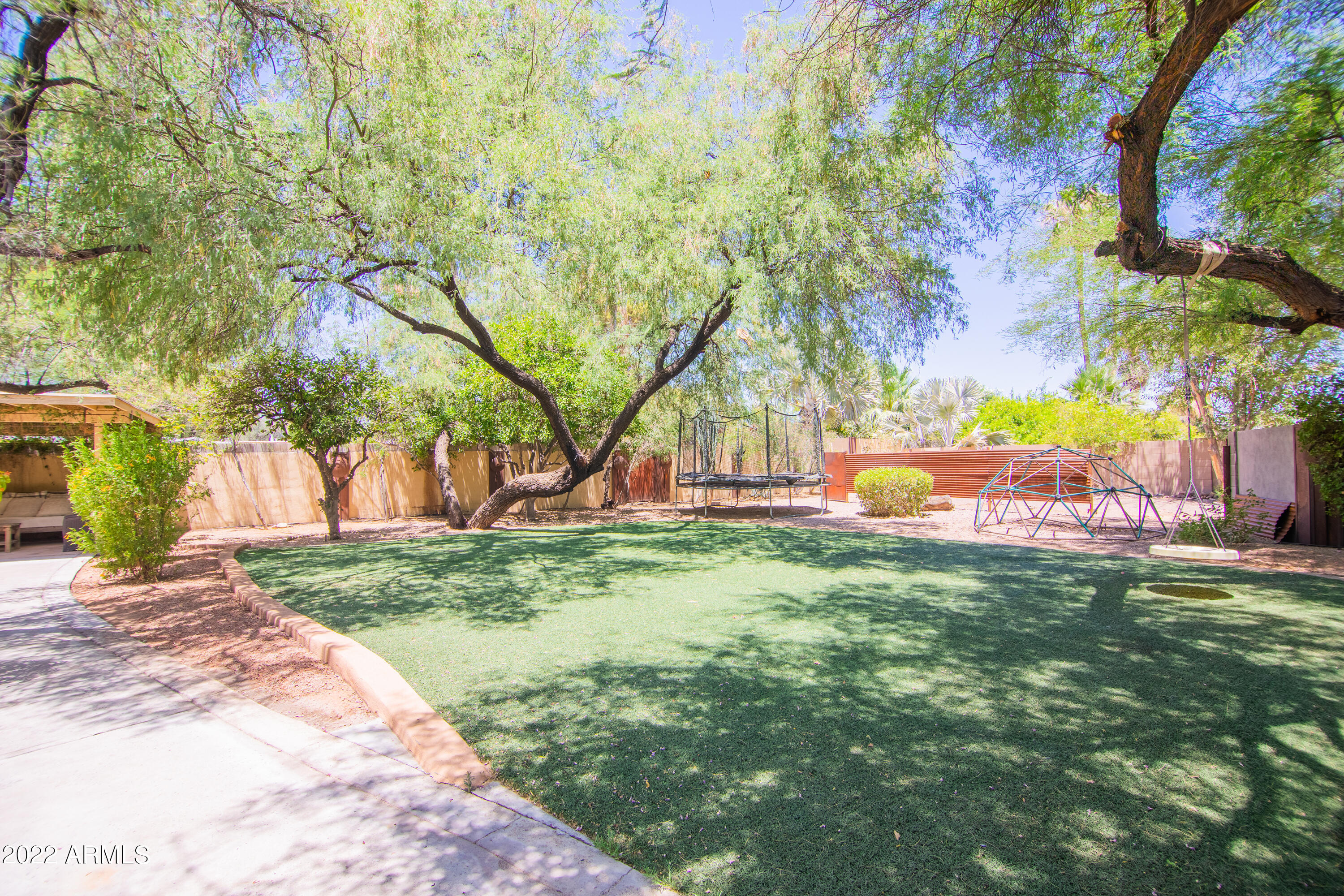 11044 North 36th Street Phoenix, AZ 85028 - Photo 38 of 49 a backyard of a house with lots of green space