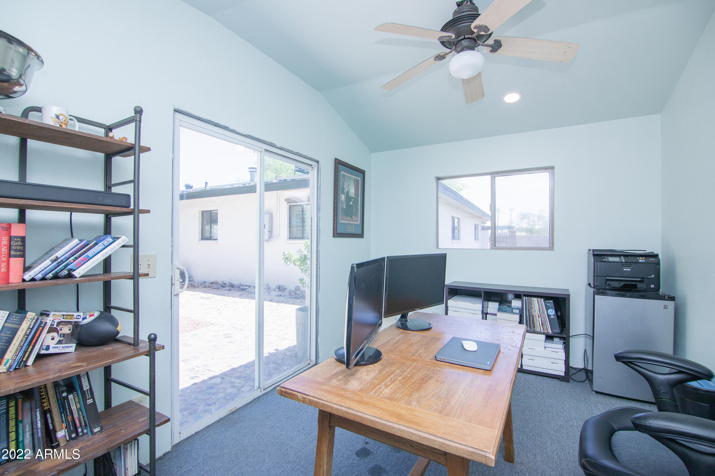 11044 North 36th Street Phoenix, AZ 85028 - Photo 44 of 49 a workspace with furniture and a window