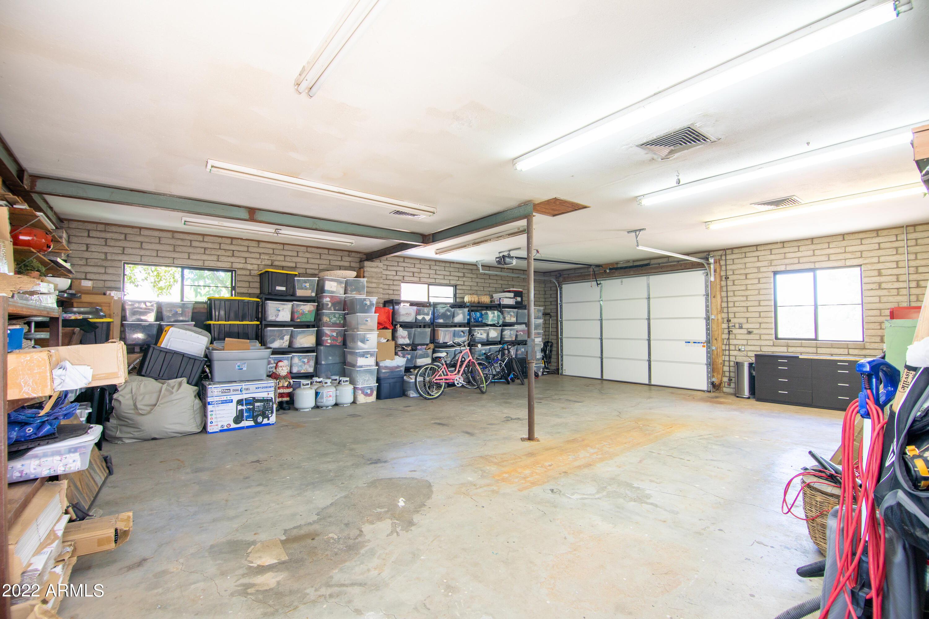 11044 North 36th Street Phoenix, AZ 85028 - Photo 48 of 49 a view of a room with gym equipment