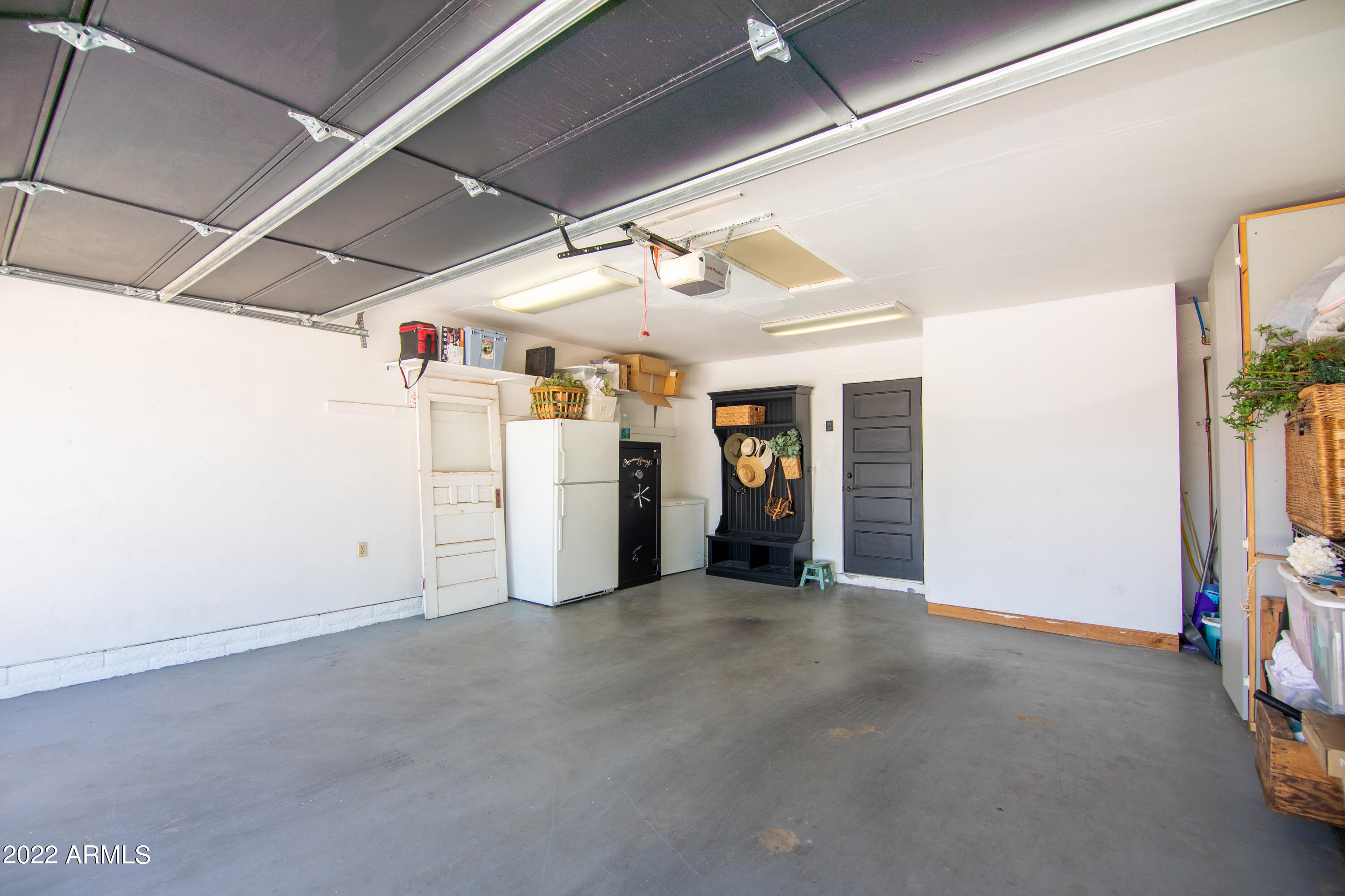 11044 North 36th Street Phoenix, AZ 85028 - Photo 49 of 49 a view of a garage
