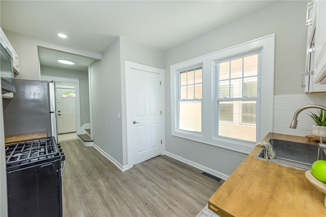 429 Hazelwood Terrace Rochester, NY 14609 - Photo 7 of 34
