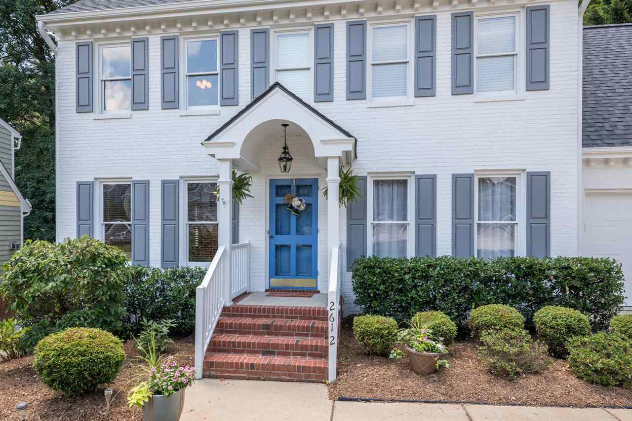 Painted Brick front, excellent condition, well cared for. Free lawn service until the end of 2018 (serviced by TruGreencompany). Facade/Exterior Front