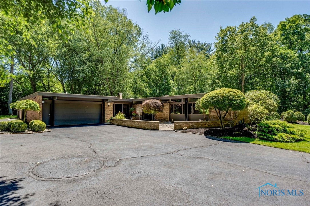 5124 Corey Road Toledo, OH 43623 - Photo 1 of 30 Gallery Image 1