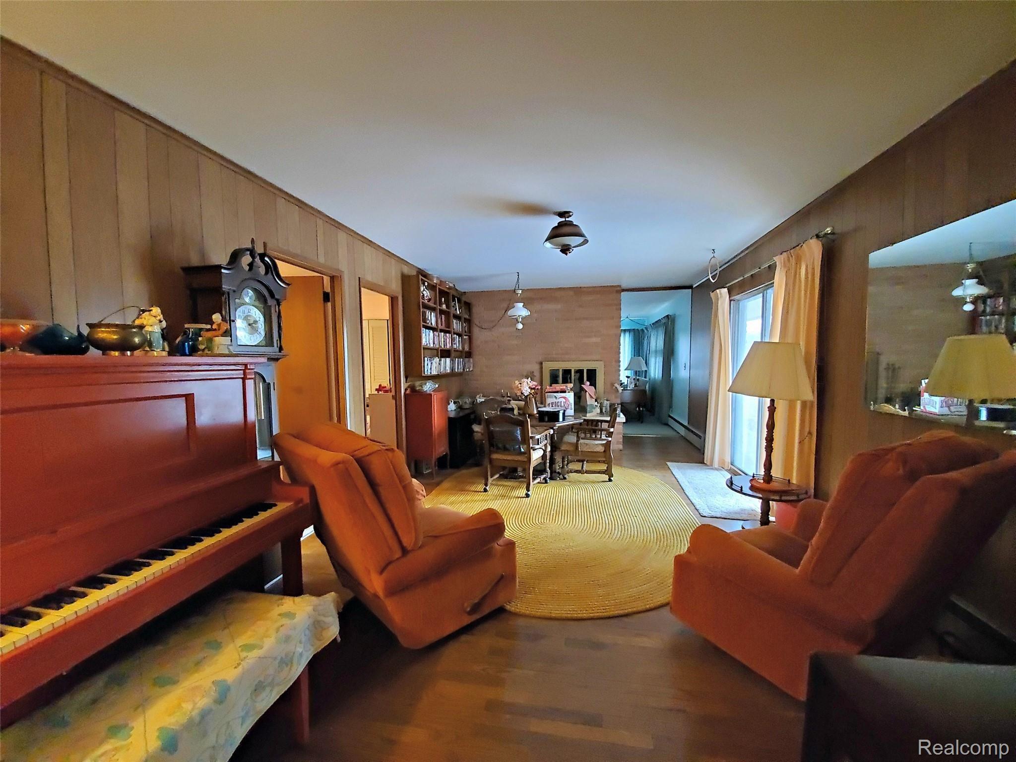 6356 Fenton Road Flint, MI 48507 - Photo 8 of 34 8.jpg