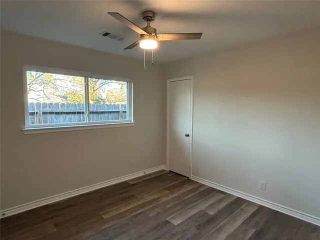 $387,000 | 2406 Lynn Drive, Pearland, TX 77581