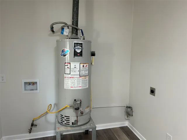 $387,000 | 2406 Lynn Drive, Pearland, TX 77581