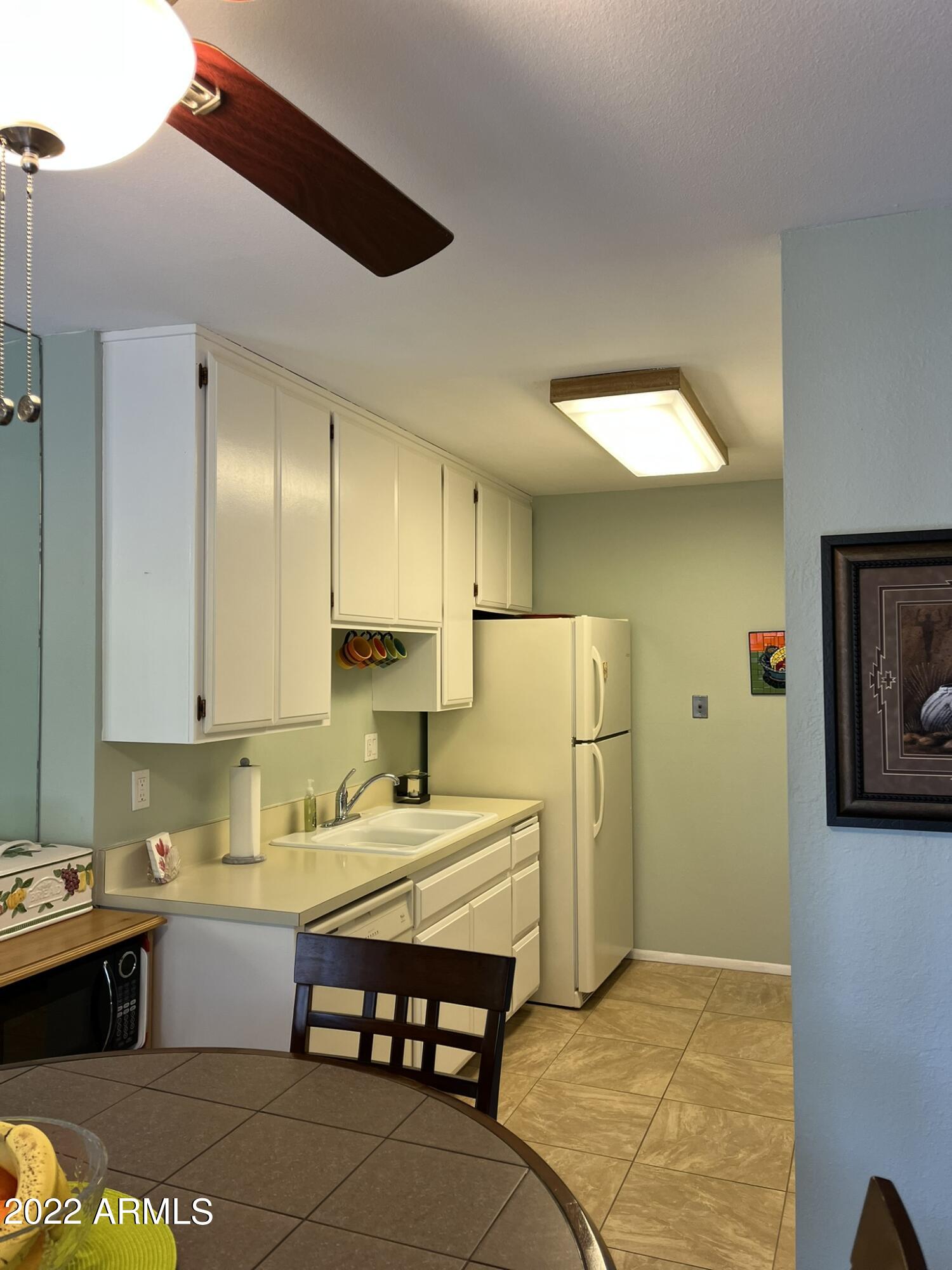 5525 East Thomas Road, Unit A11 Phoenix, AZ 85018 - Photo 6 of 22 Kitchen & Dining