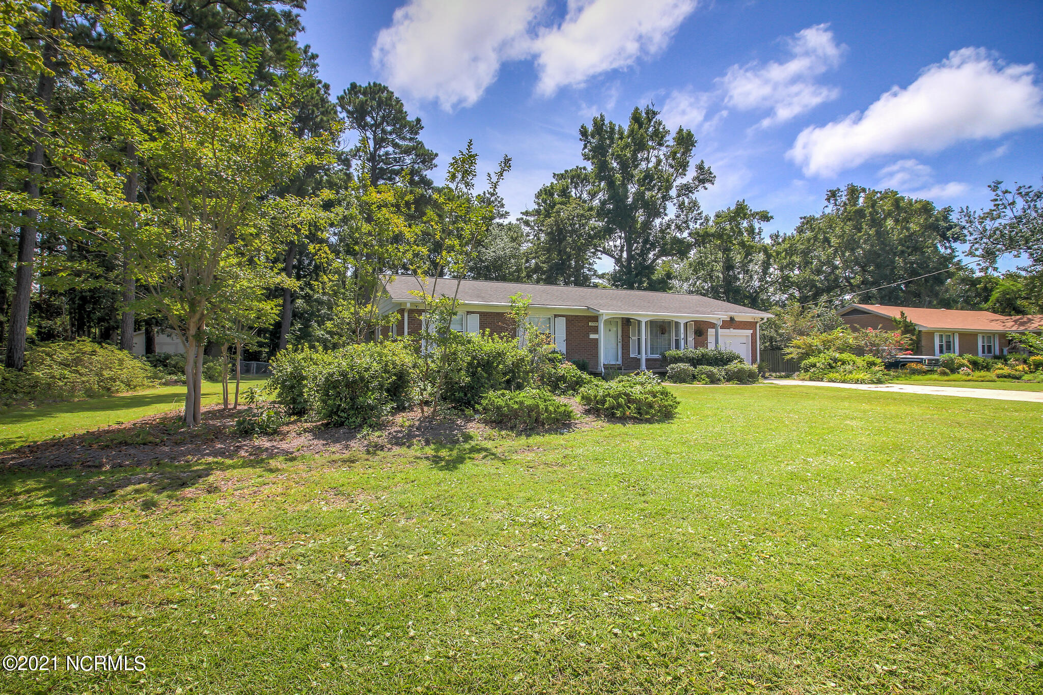 3709 Country Club Road Morehead City, NC 28557 - Photo 2 of 13 Front of House