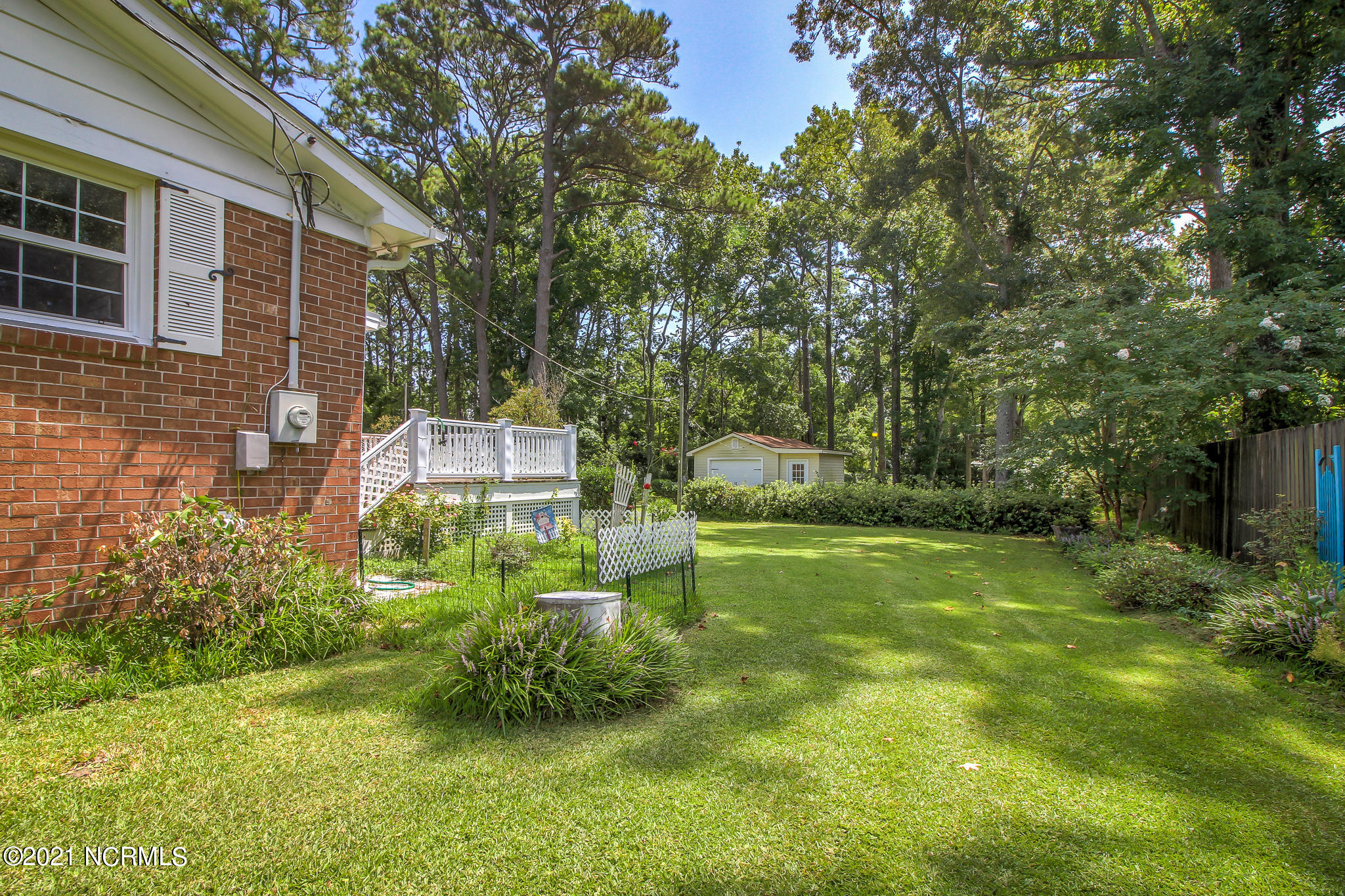 3709 Country Club Road Morehead City, NC 28557 - Photo 4 of 13 Side of House
