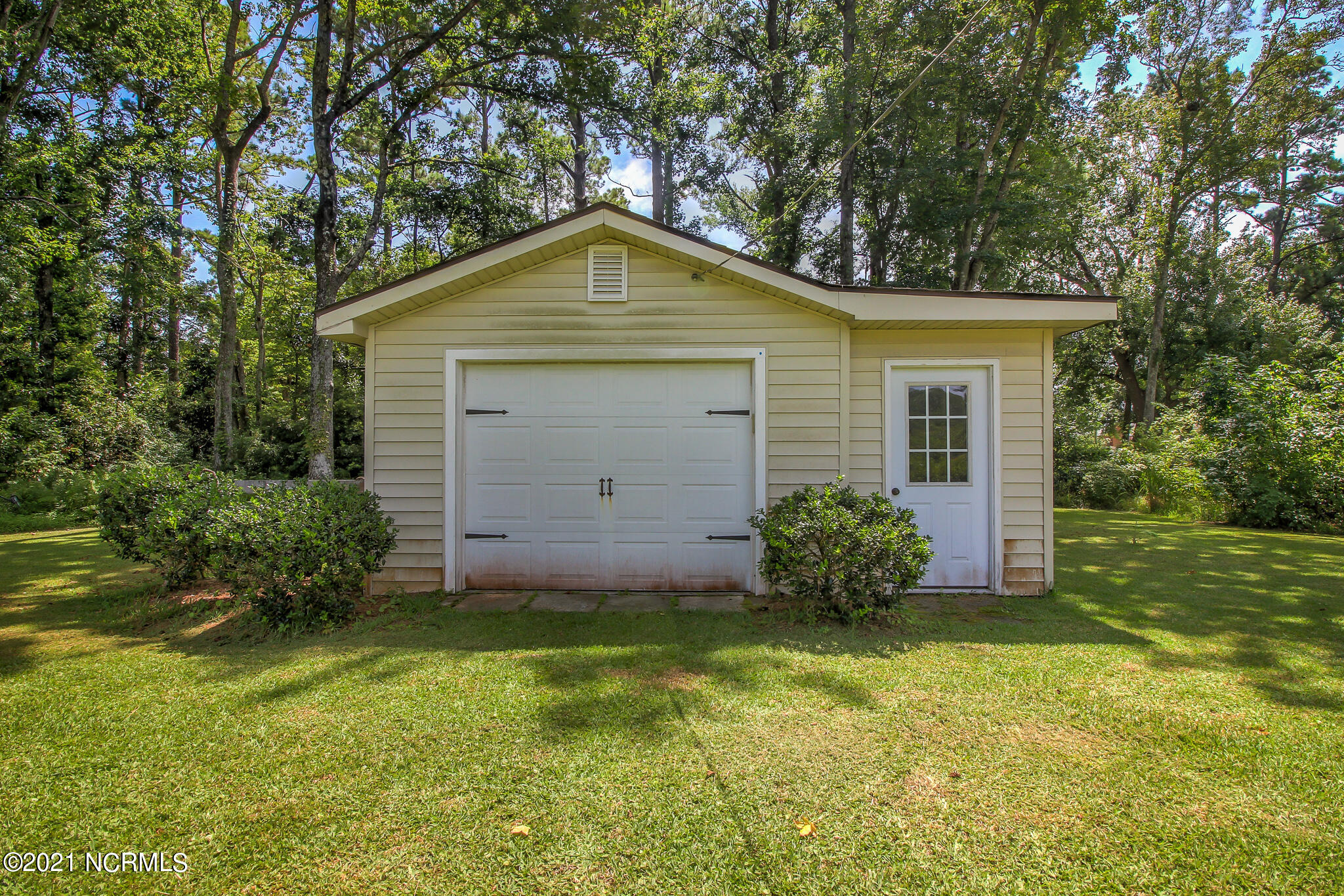 3709 Country Club Road Morehead City, NC 28557 - Photo 7 of 13 Shed