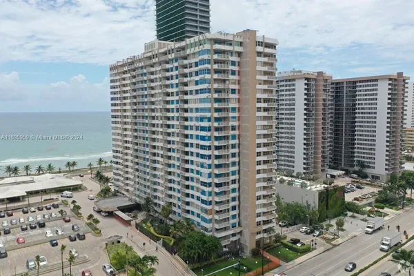 $2,800 | 1980 South Ocean Drive, Unit 6J, Hallandale Beach, FL 33009