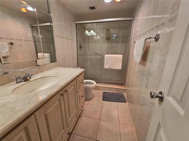 $3,200 | 1980 South Ocean Drive, Unit 6J, Hallandale Beach, FL 33009