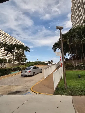 $3,200 | 1980 South Ocean Drive, Unit 6J, Hallandale Beach, FL 33009