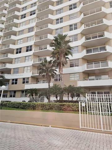 $3,200 | 1980 South Ocean Drive, Unit 6J, Hallandale Beach, FL 33009