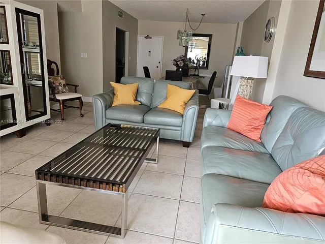 $3,200 | 1980 South Ocean Drive, Unit 6J, Hallandale Beach, FL 33009