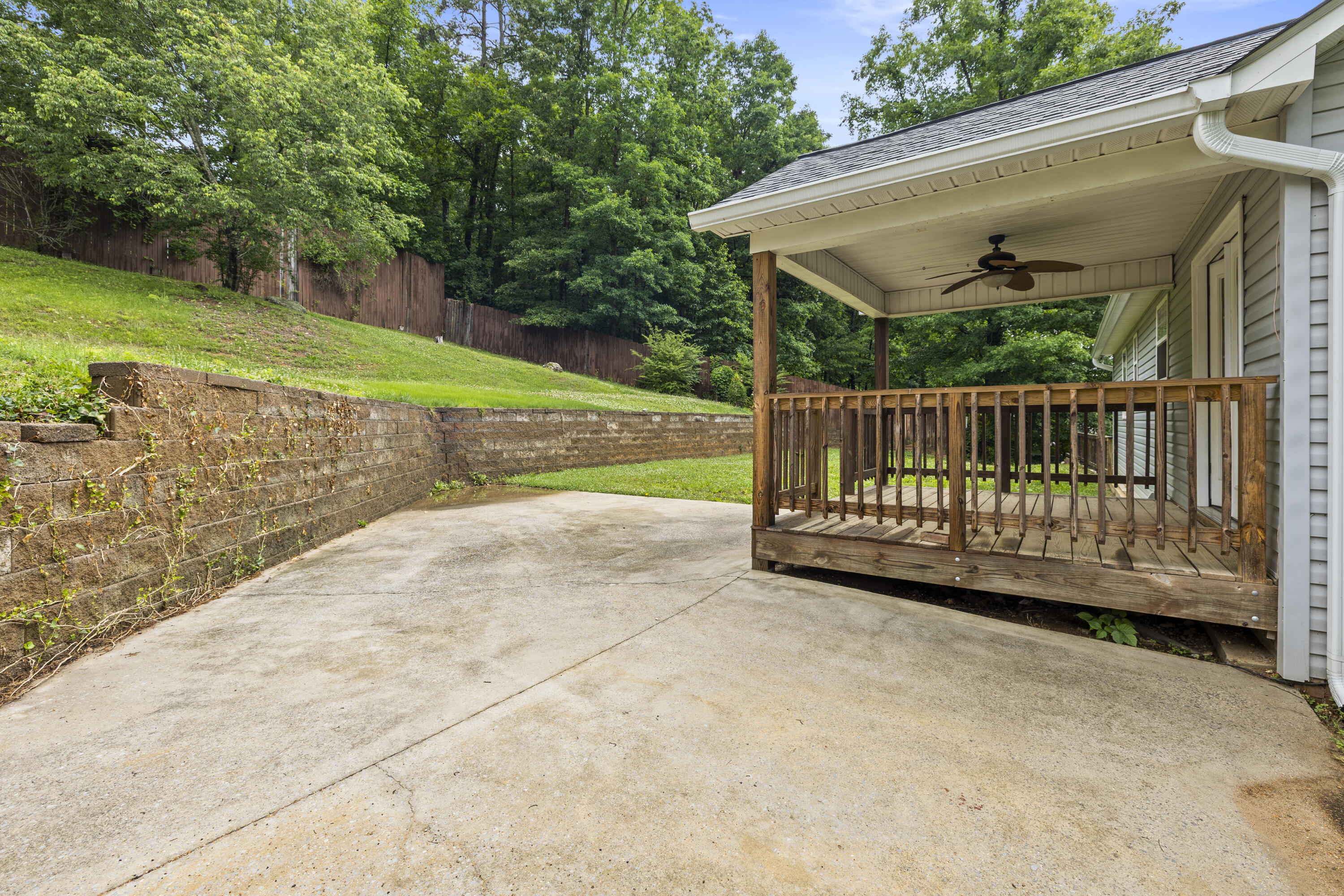 995 Ross Hollow Road Ringgold, GA 30736 - Photo 26 of 32 Deck