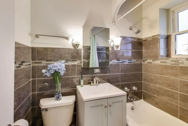 $215,000 | 2641 West Fitch Avenue, Unit 2, Chicago, IL 60645