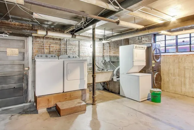 $215,000 | 2641 West Fitch Avenue, Unit 2, Chicago, IL 60645