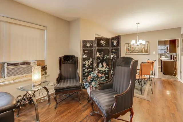 $215,000 | 2641 West Fitch Avenue, Unit 2, Chicago, IL 60645