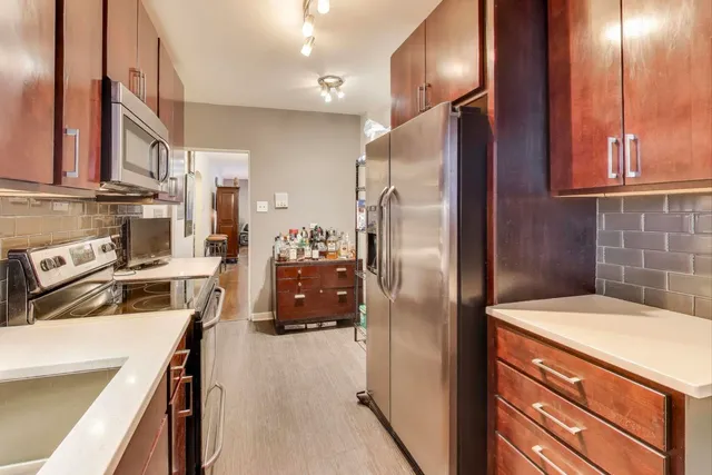 $215,000 | 2641 West Fitch Avenue, Unit 2, Chicago, IL 60645