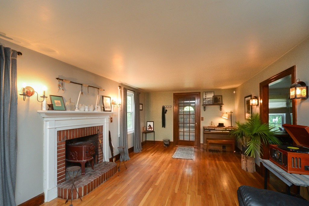 484 South Bolton Road Bolton, MA 01740 - Photo 3 of 30 Gallery Image 3