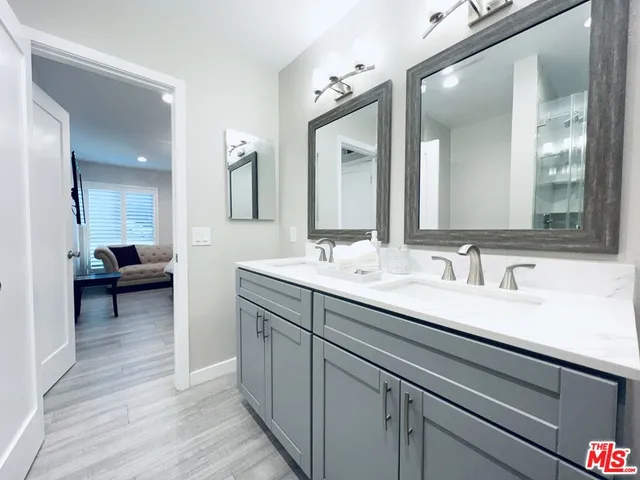 a en suite bathroom with a sink and a mirror