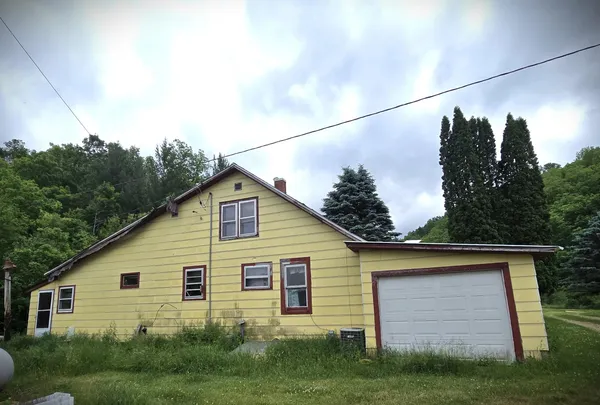 $189,900 | 15928 Pine Tree Road, Highland, WI 53543