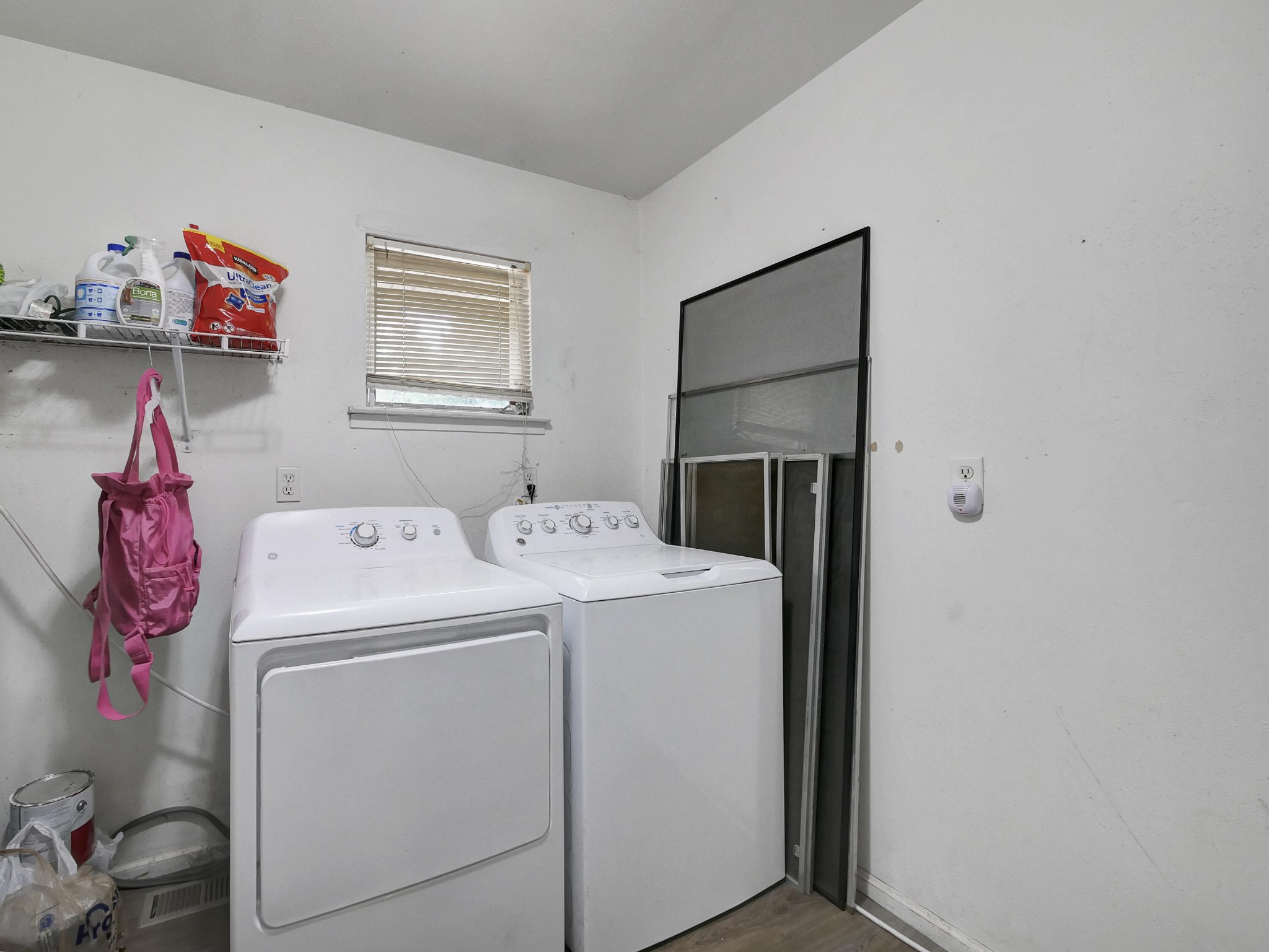 902 Lindsay Avenue Chattanooga, TN 37421 - Photo 18 of 29 a utility room with dryer and washer