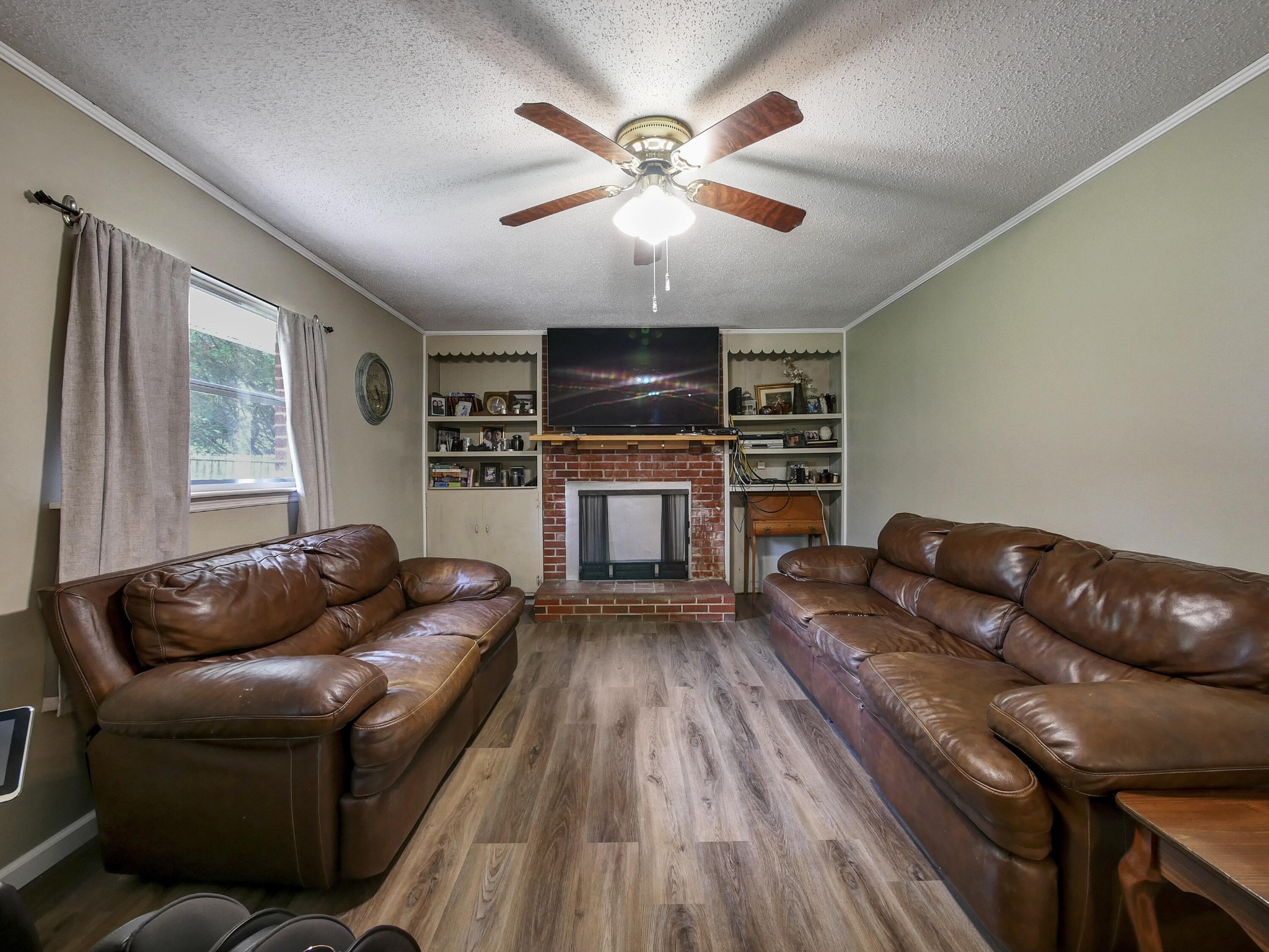 902 Lindsay Avenue Chattanooga, TN 37421 - Photo 9 of 29 a living room with furniture and a fireplace