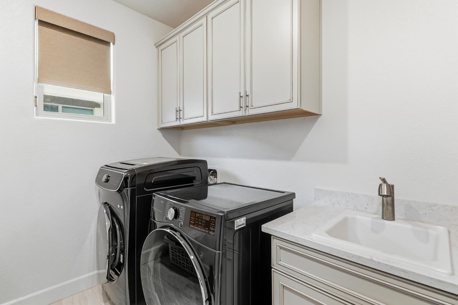 5321 Fandango Loop Roseville, CA 95747 - Photo 30 of 38 a utility room with dryer and washer