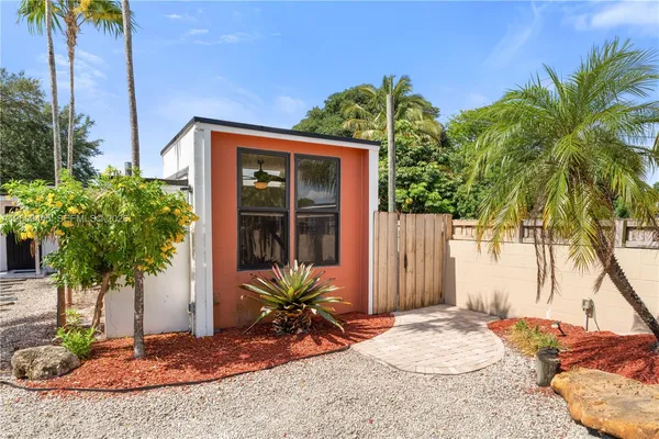 $1,700 | 2618 Monroe Street, Unit B, Hollywood, FL 33020