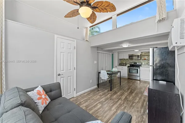 $1,700 | 2618 Monroe Street, Unit B, Hollywood, FL 33020