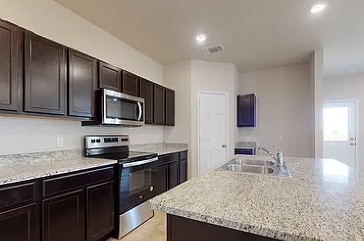 8016 Front Nine Lane Navasota, TX 77868 - Photo 4 of 15