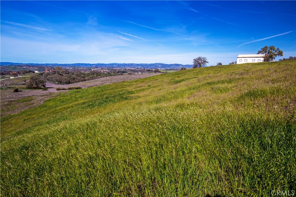930 Windwood Road Paso Robles, CA 93446 - Photo 11 of 67 a view of a sunset