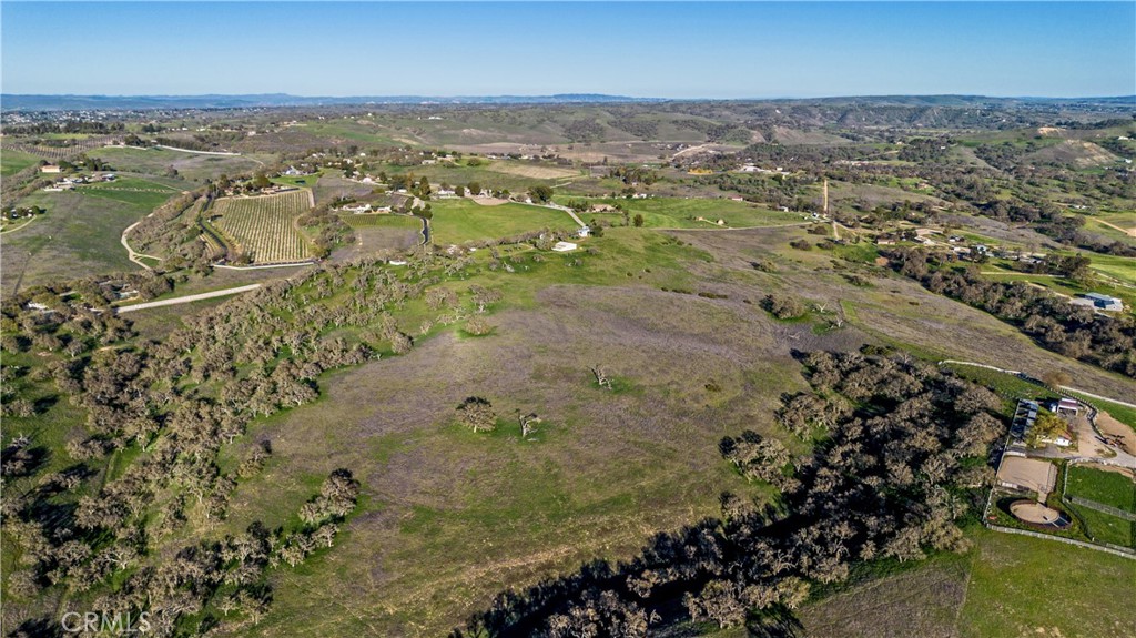 930 Windwood Road Paso Robles, CA 93446 - Photo 14 of 67 a view of a city