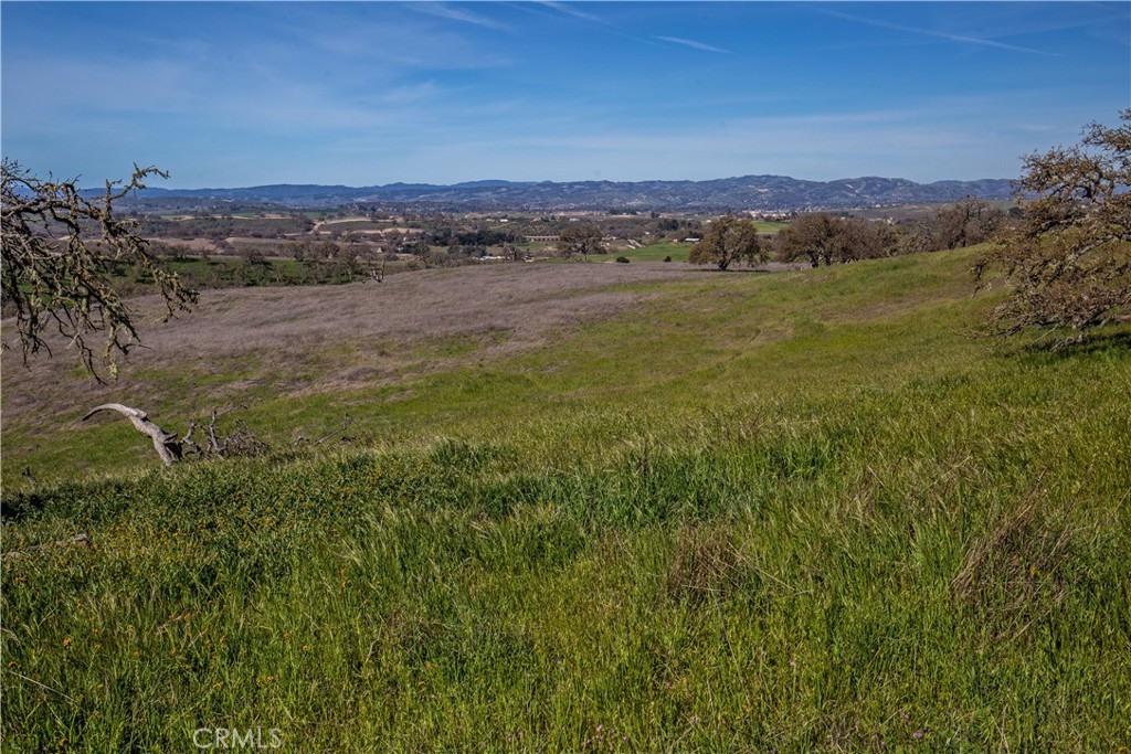930 Windwood Road Paso Robles, CA 93446 - Photo 20 of 67 a view of an lake and a mountain