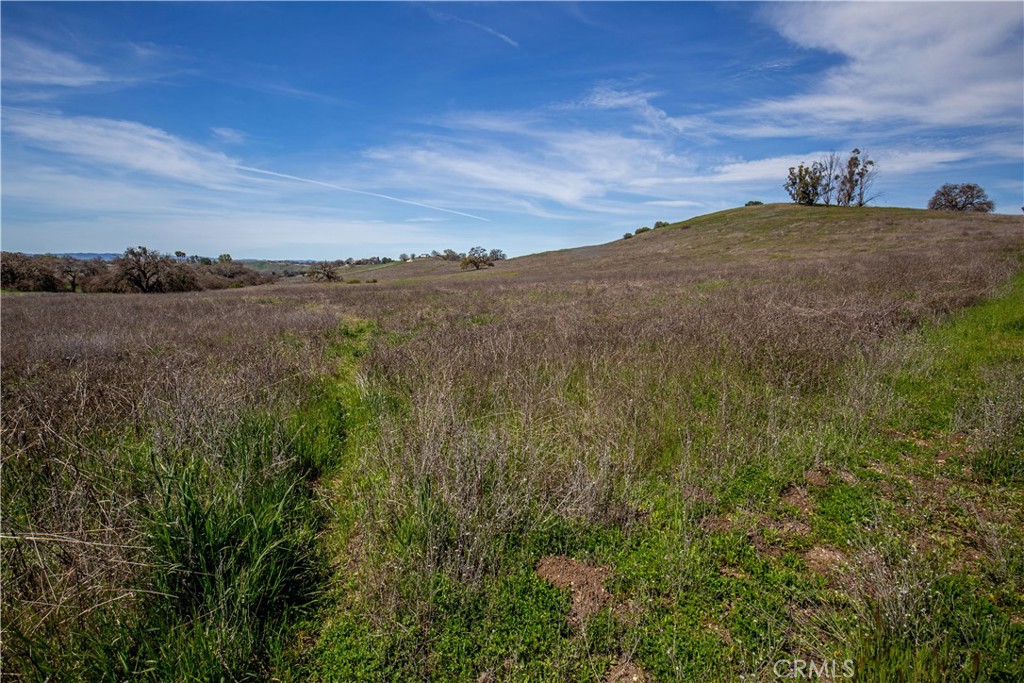 930 Windwood Road Paso Robles, CA 93446 - Photo 40 of 67 a view of a lake and mountain