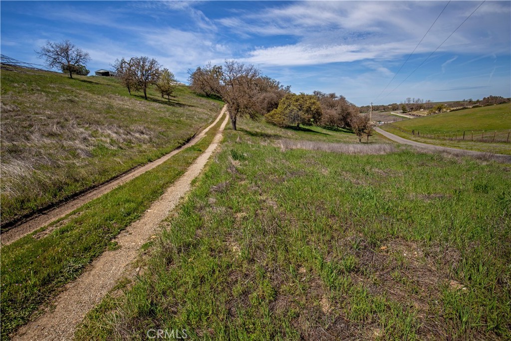 930 Windwood Road Paso Robles, CA 93446 - Photo 42 of 67 a view of a lake with a mountain