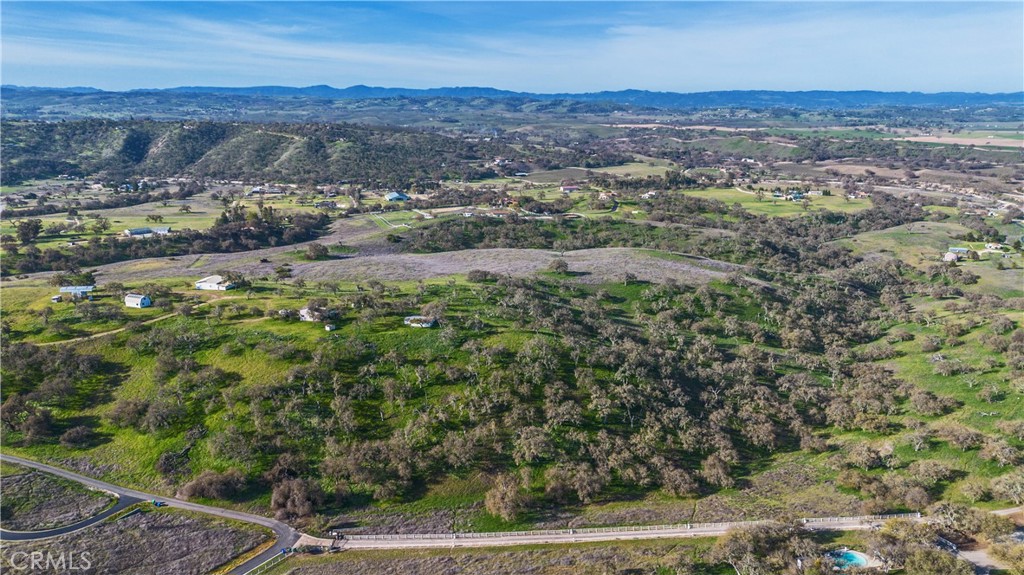 930 Windwood Road Paso Robles, CA 93446 - Photo 44 of 67 a view of city and mountain