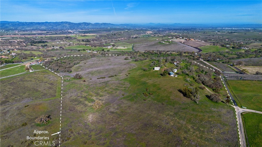 930 Windwood Road Paso Robles, CA 93446 - Photo 58 of 67 a view of city and mountain view