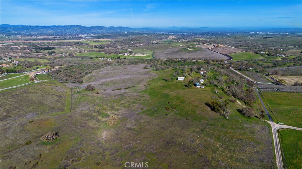 930 Windwood Road Paso Robles, CA 93446 - Photo 9 of 67 a view of city and mountain view