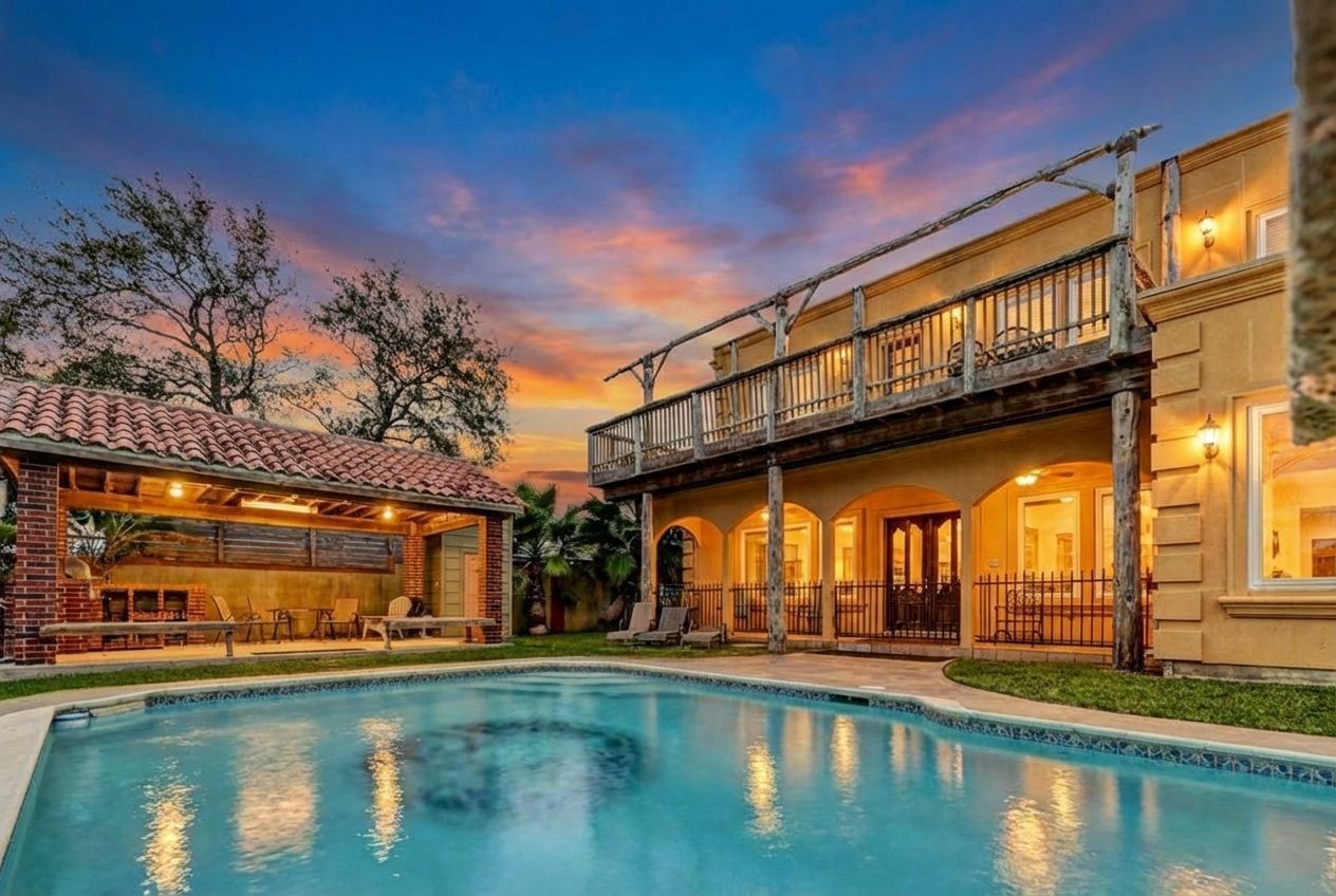 2732 Broadway Street Dickinson, TX 77539 - Photo 2 of 50